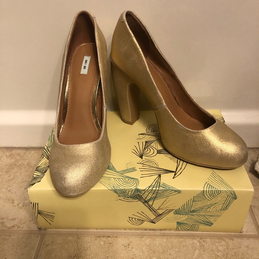 Kimchi Blue Gold Heels